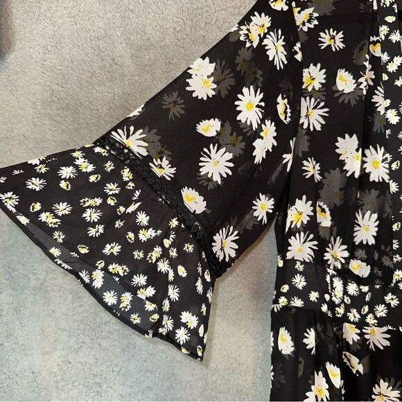 cAbi 5816 Kimono‎ Women's Medium Black Daisy Floral Short Sleeve Sheer Boho Wrap - Picture 3 of 12